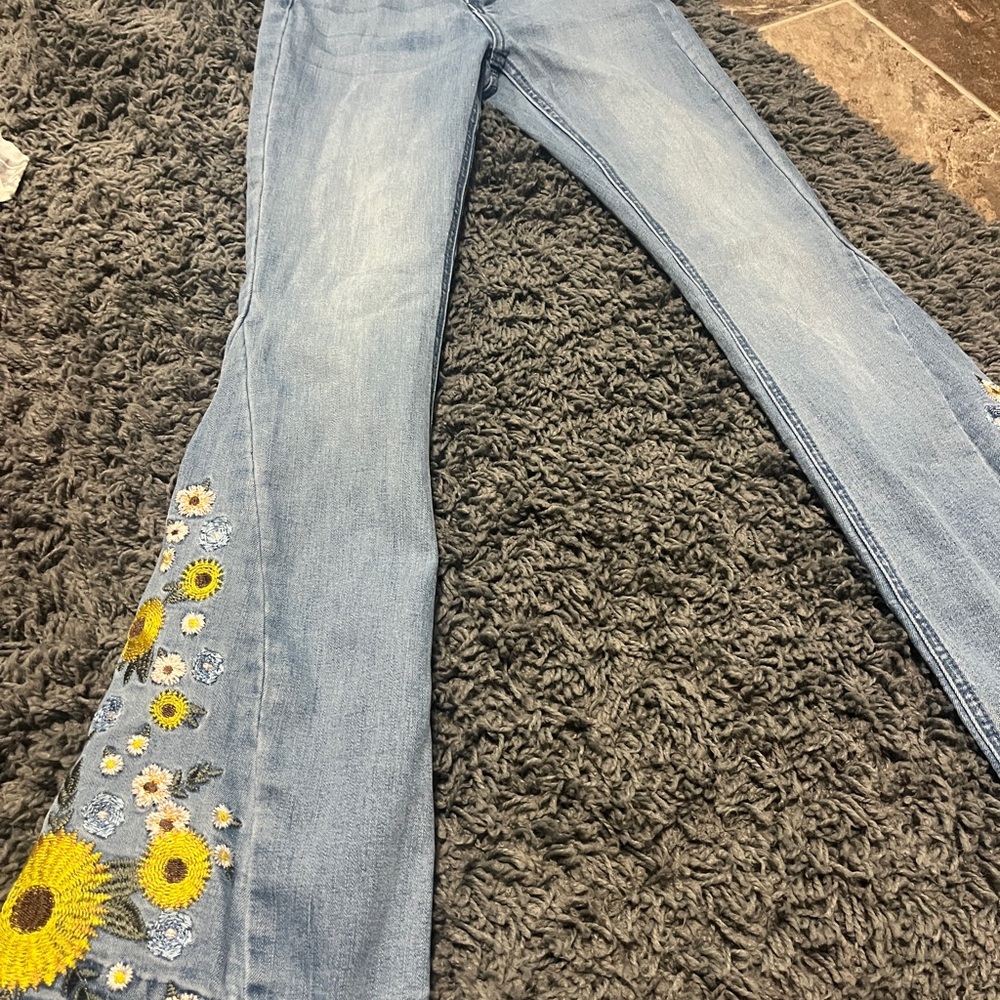 Ashley Mason Light Blue Floral Embroidered Jeans